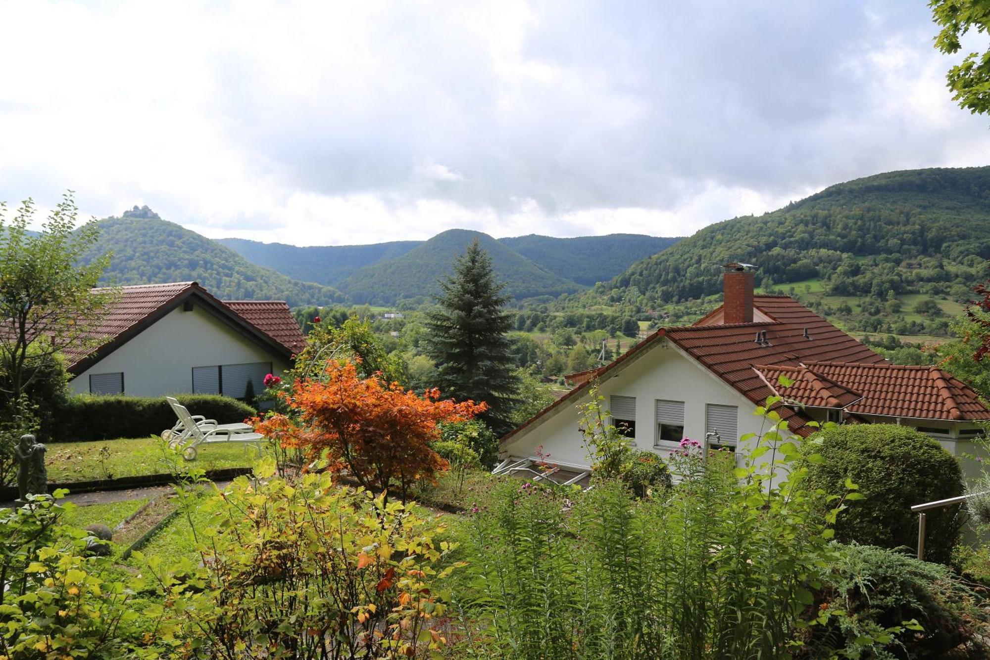 Ferienwohnung Haus Am Sonnenhügel Bad Urach Exterior foto